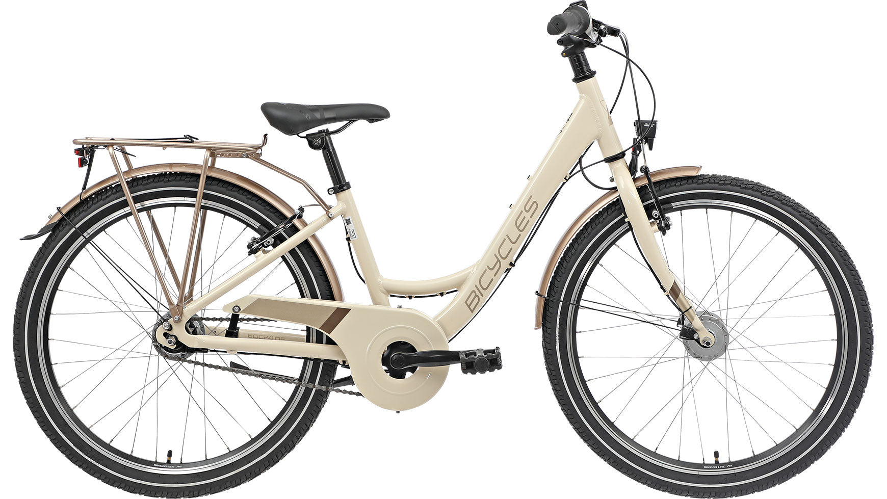 Das BICYCLES Emily 24.7 Wave ist ein beigefarbenes City-Bike mit durchgehendem Aluminiumrahmen, Shimano Nexus 7-Gang-Schaltung, schwarzem Sattel und Lenker, Schutzblechen, Gepäckträger und reflektierenden Reifenstreifen - dargestellt auf weißem Hintergrund.