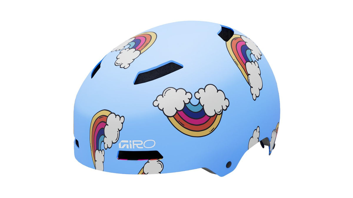Der GIRO Dime FS Special Edition ist ein hellblauer Kinderhelm mit Regenbogen- und Wolkengrafik, Belüftungslöchern, einer EPS-Innenschale für Sicherheit und dem weißen GIRO-Logo an der Seite.