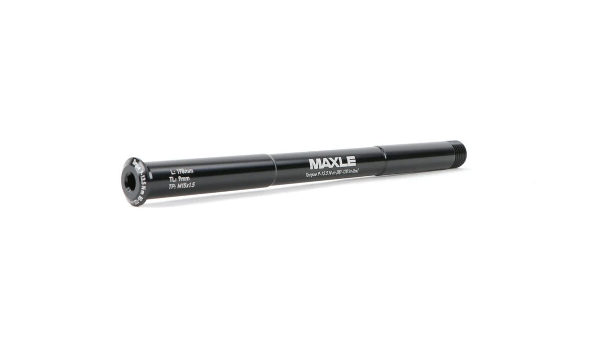 Die schwarze ROCK SHOX RockShox Steckachse Maxle für Fahrräder ist auf weißem Hintergrund abgebildet, mit Angaben zu Spezifikationen und Drehmoment in weißer Schrift. Entwickelt für die Kompatibilität mit Bluto Fatbike-Federgabel.