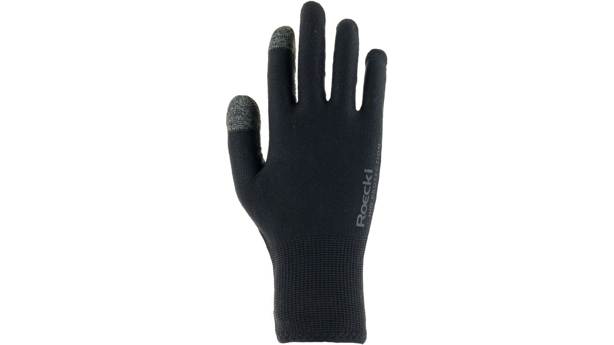 Ein schwarzer ROECKL Rudlhorn Winterradhandschuh mit Touchscreen-kompatiblem Daumen und Zeigefinger, dargestellt mit ausgestreckten Fingern. ROECKL-Logo an der Seite. Enthält recycelten Inhalt (Enthält Recyclinganteil).