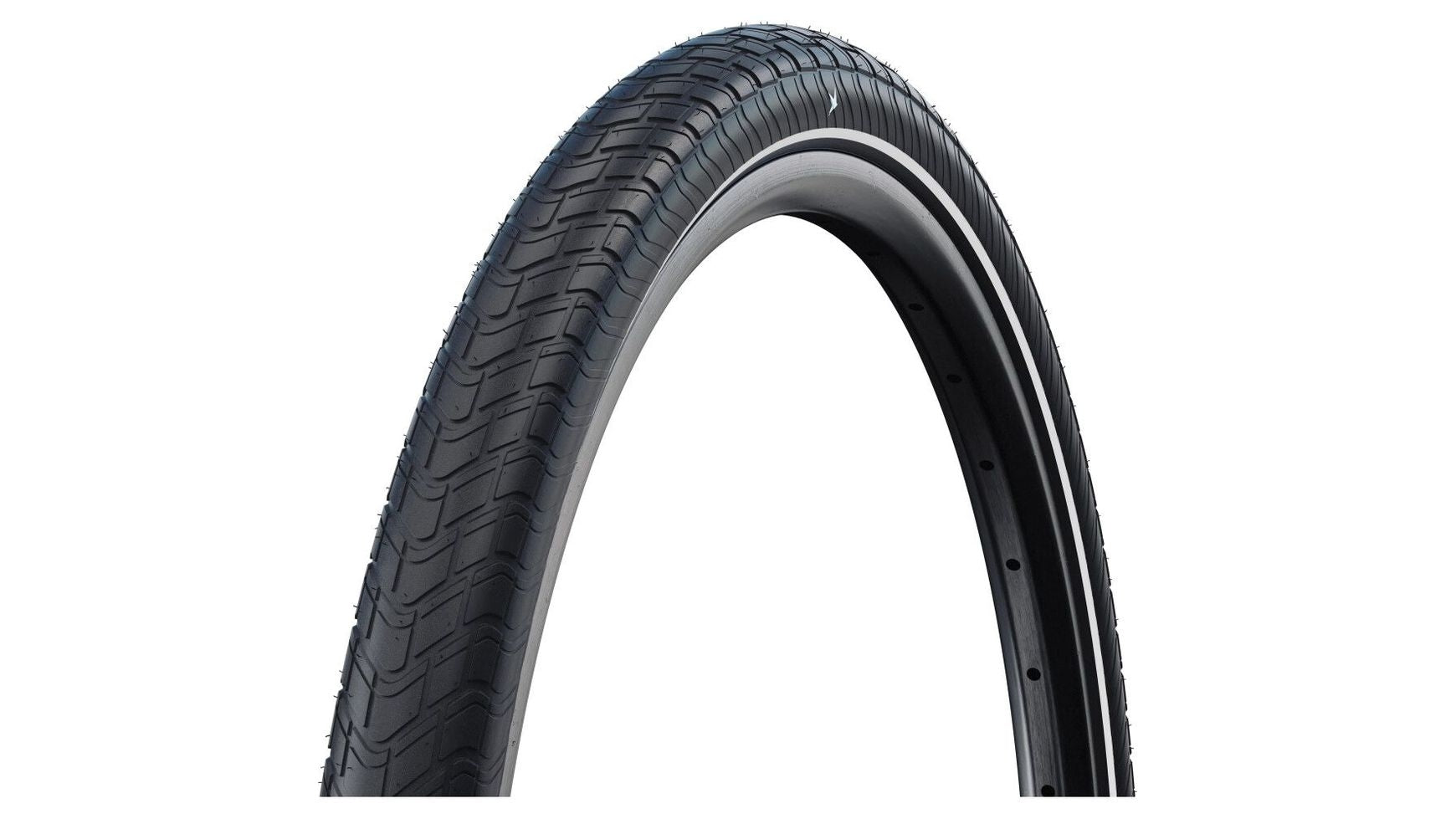 Eine Nahaufnahme des SCHWALBE Motion Big Apple 20" Reifens zeigt sein dezentes Profil und die Seitenwand vor einem weißen Hintergrund. Der schwarze Schwalbe-Reifen ist leicht geneigt, was das Profil hervorhebt.